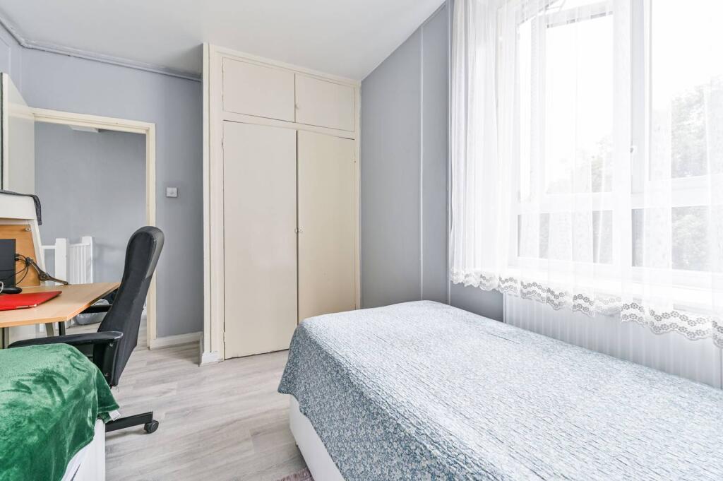 2 bed 1st Floor Flat for rent in London. From Foxtons - Stoke Newington