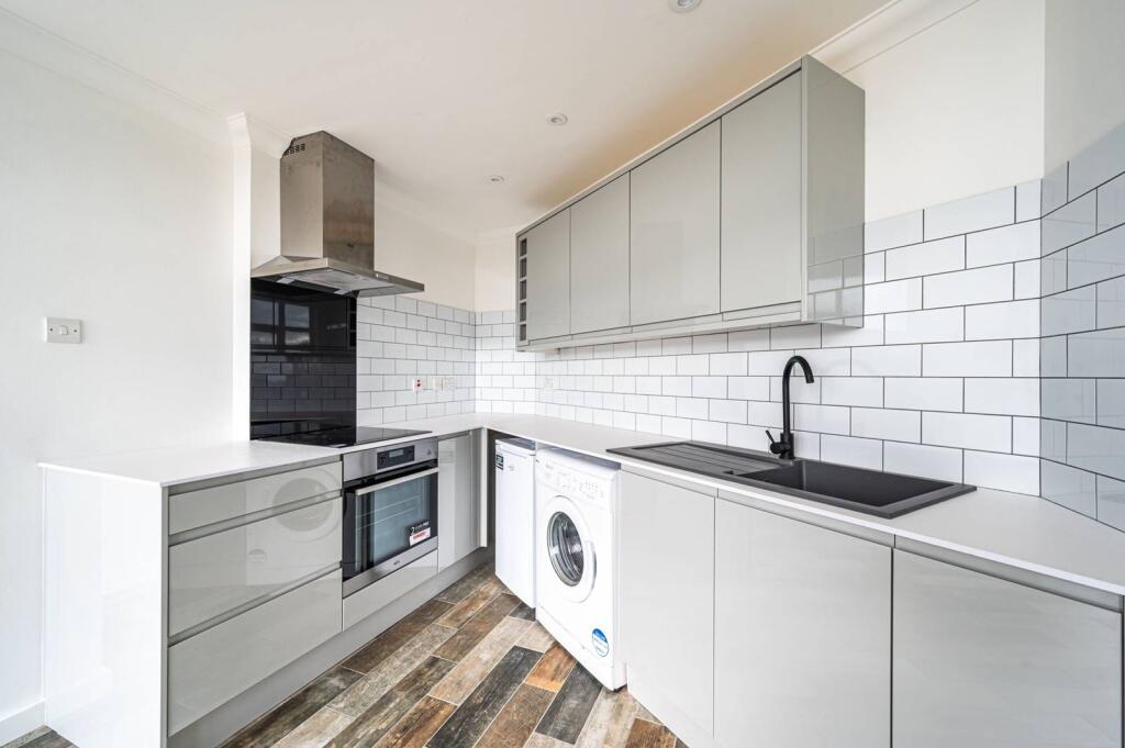 1 bed 1st Floor Flat for rent in Stoke Newington. From Foxtons - Stoke Newington