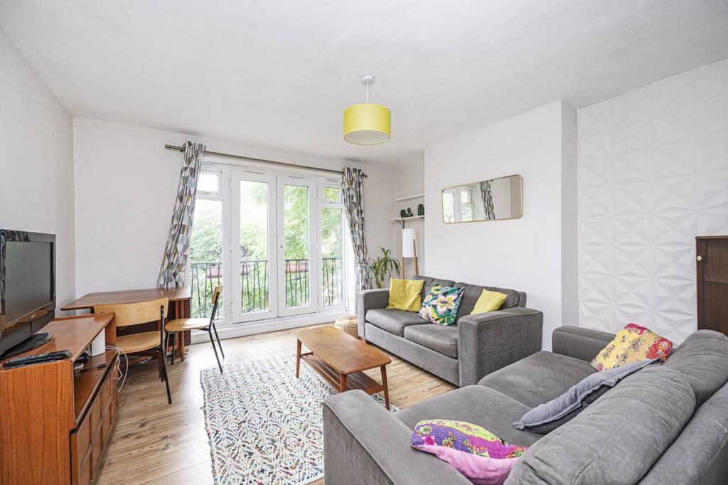 2 bed 1st Floor Flat for rent in Stoke Newington. From Foxtons - Stoke Newington