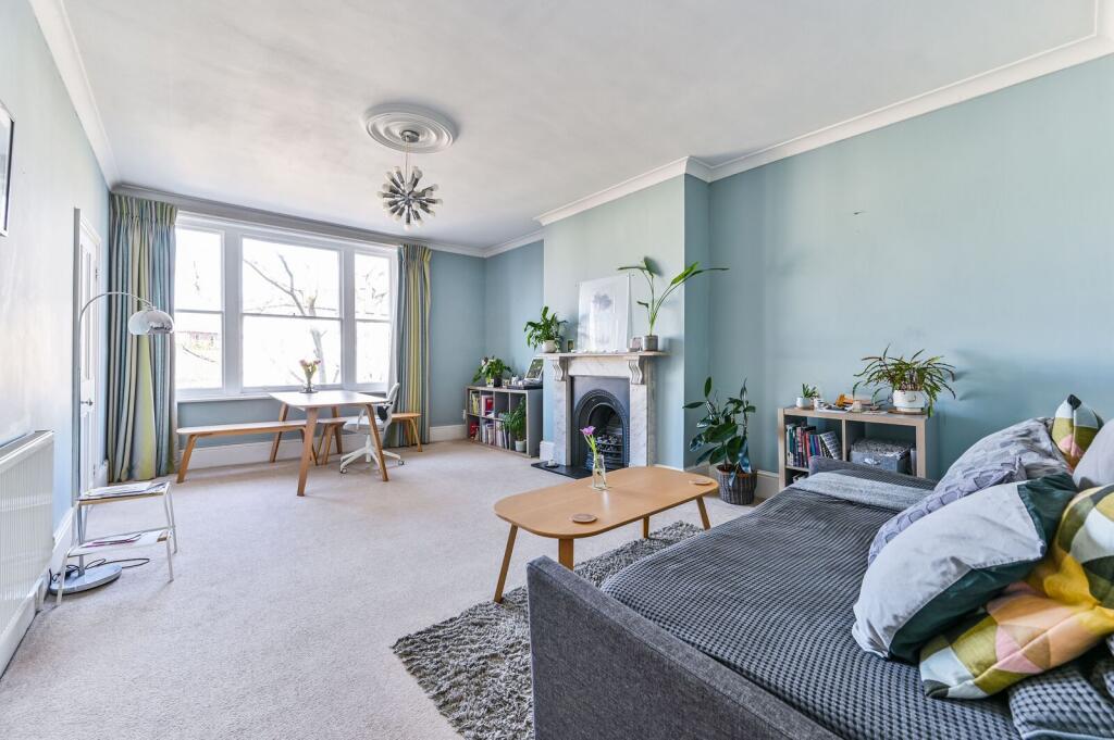 2 bed 1st Floor Flat for rent in Stoke Newington. From Foxtons - Stoke Newington