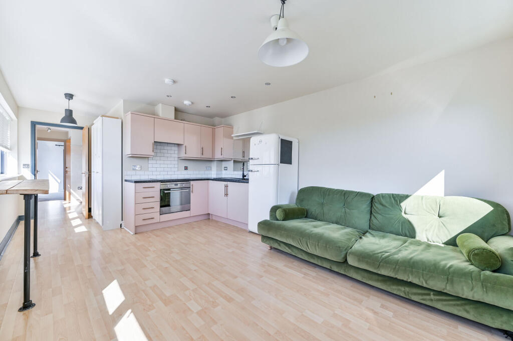 1 bed 1st Floor Flat for rent in London. From Foxtons - Stoke Newington