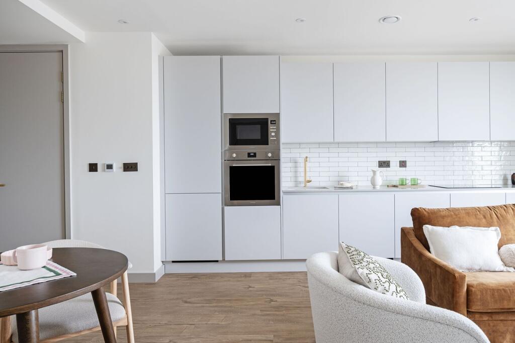 1 bed 1st Floor Flat for rent in Walthamstow. From Foxtons - Stoke Newington