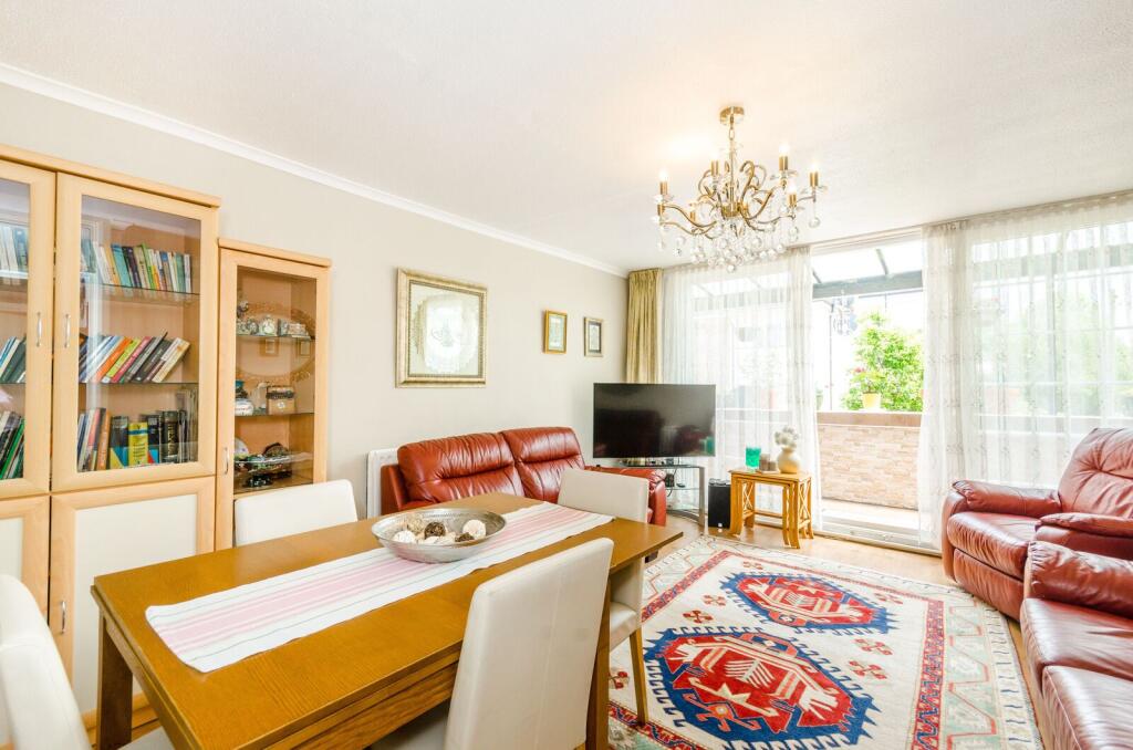 2 bed 1st Floor Flat for rent in London. From Foxtons - Stoke Newington