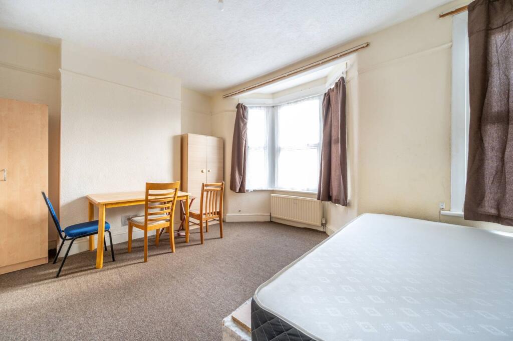 1 bed 1st Floor Flat for rent in London. From Foxtons - Stratford
