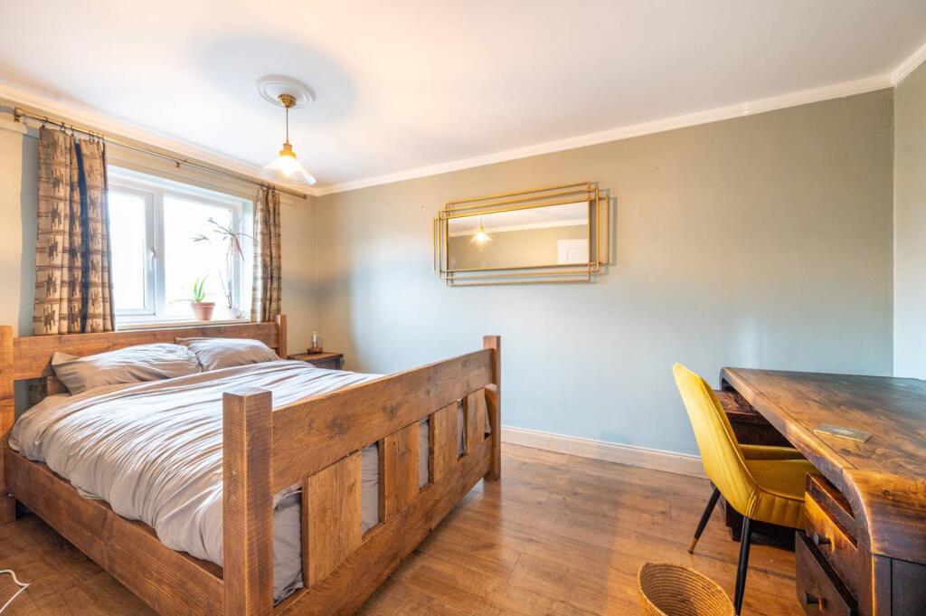 3 bed Mid Terraced House for rent in London. From Foxtons - Stratford