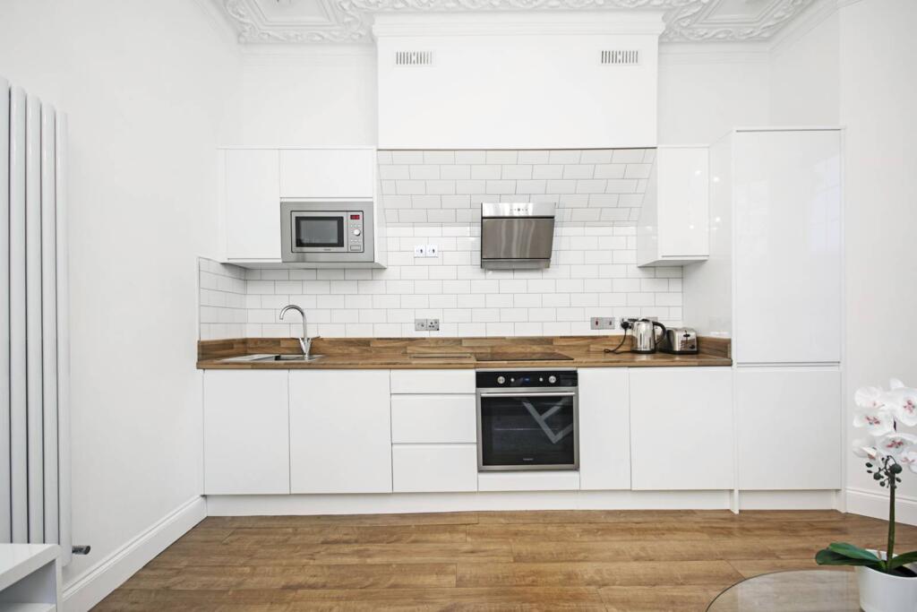1 bed 1st Floor Flat for rent in London. From Foxtons - Stratford