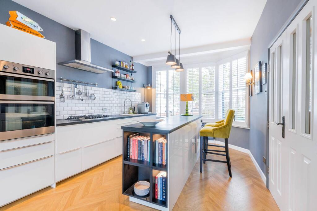 3 bed Semi Detached for rent in London. From Foxtons - Stratford