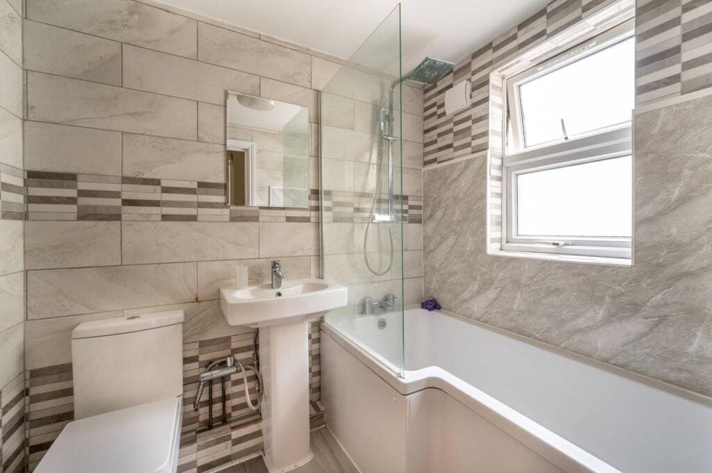 4 bed Mid Terraced House for rent in London. From Foxtons - Stratford