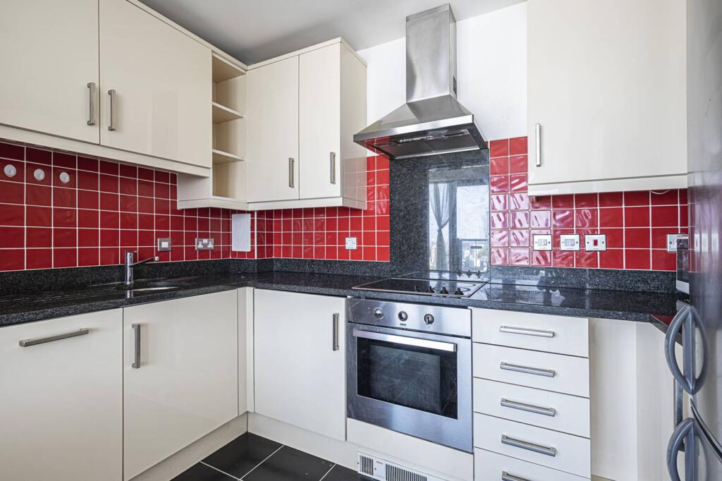 2 bed 1st Floor Flat for rent in London. From Foxtons - Stratford