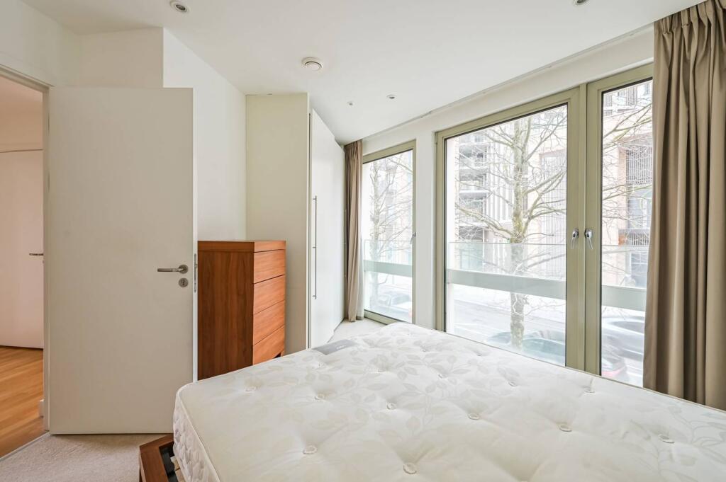 2 bed 1st Floor Flat for rent in London. From Foxtons - Stratford