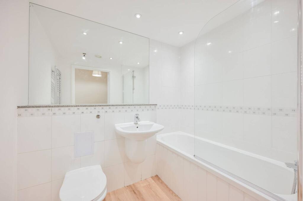 2 bed 1st Floor Flat for rent in London. From Foxtons - Stratford