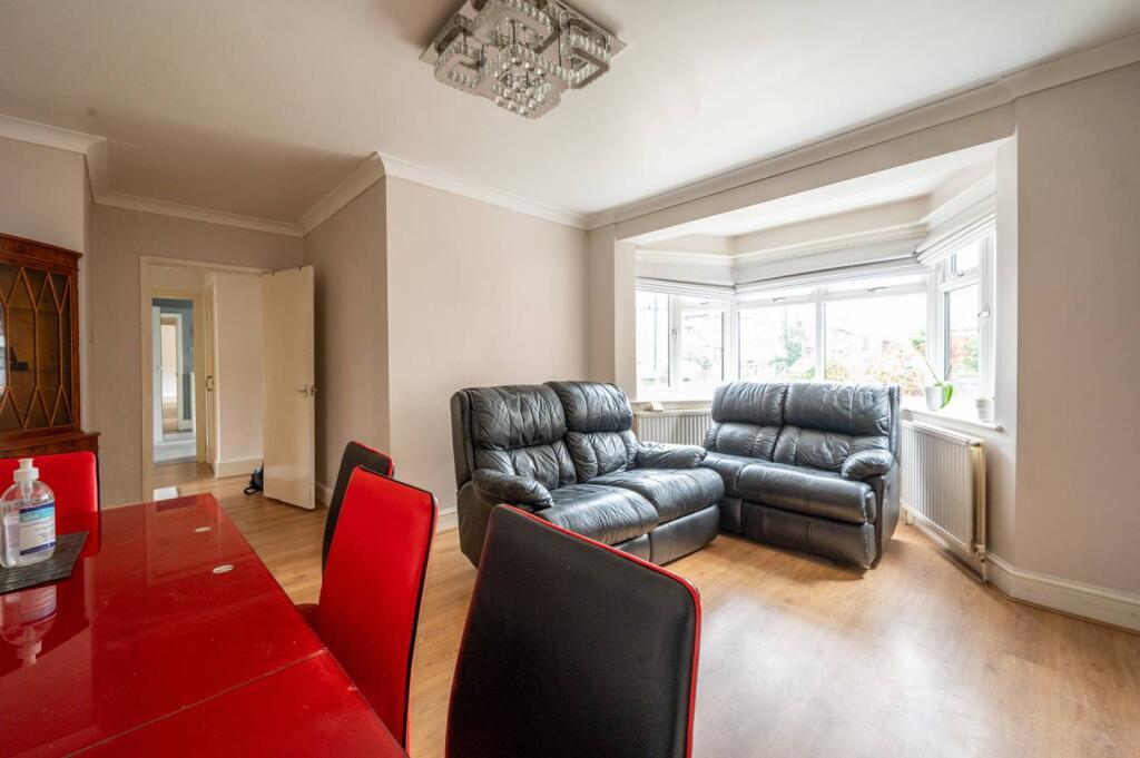 3 bed 1st Floor Flat for rent in London. From Foxtons - Stratford