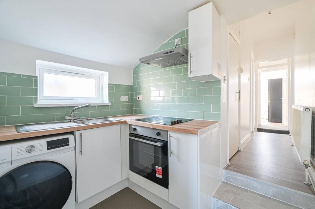 2 bed 1st Floor Flat for rent in London. From Foxtons - Stratford