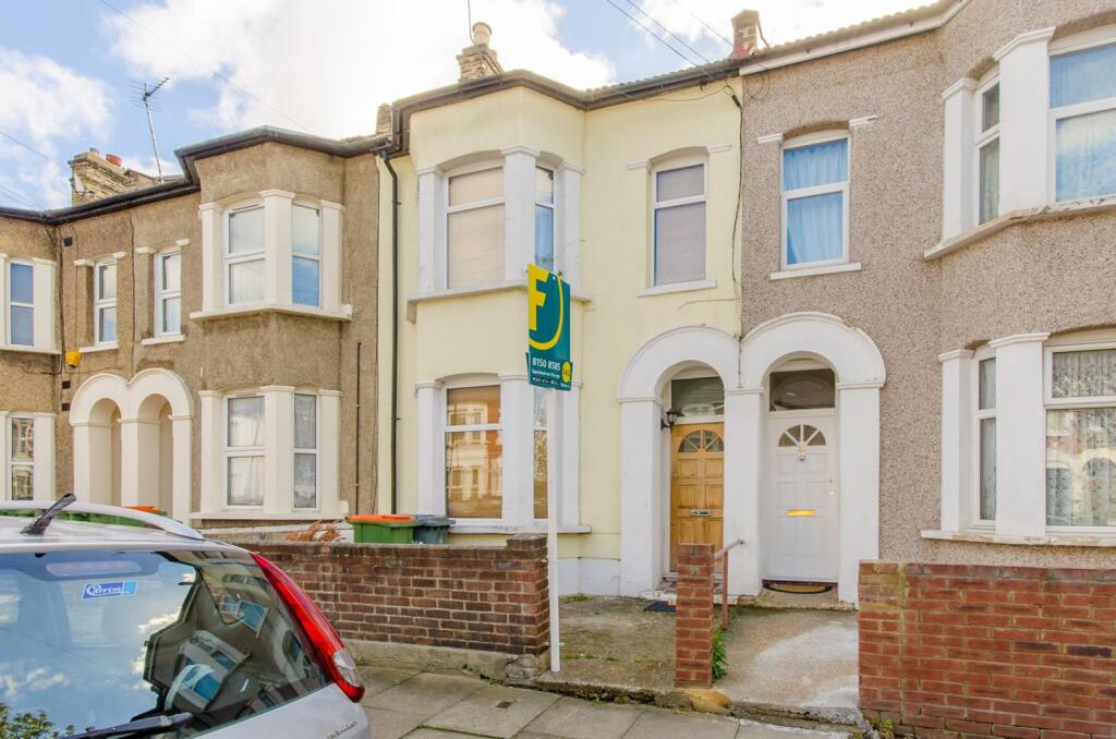 4 bed Detached for rent in London. From Foxtons - Stratford