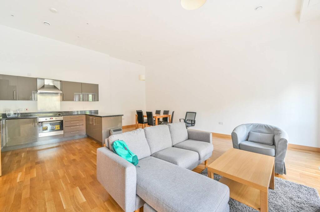 3 bed 1st Floor Flat for rent in London. From Foxtons - Stratford 3 bed 1st Floor Flat for rent in London. From Foxtons - Stratford