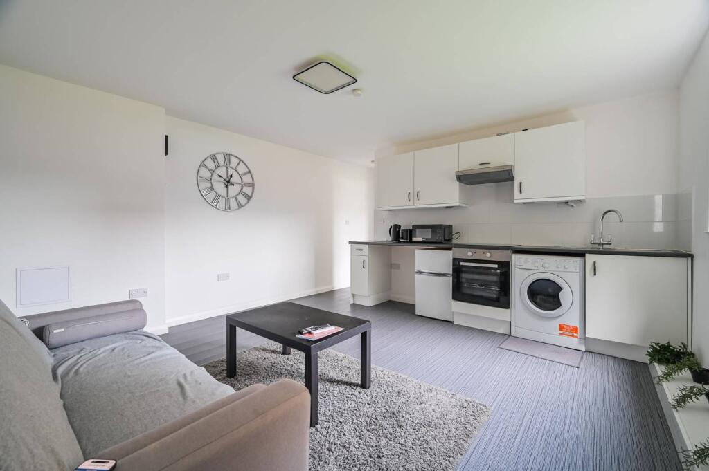 2 bed 1st Floor Flat for rent in London. From Foxtons - Stratford