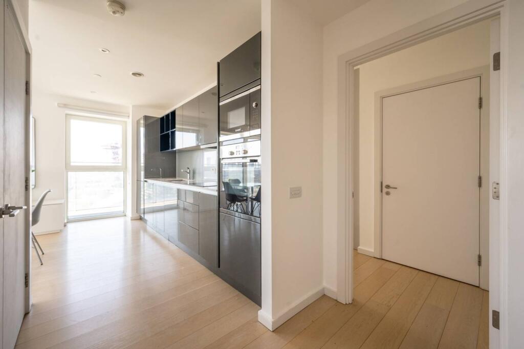 2 bed 1st Floor Flat for rent in London. From Foxtons - Stratford
