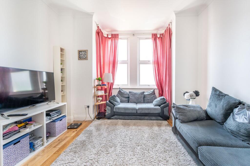3 bed 1st Floor Flat for rent in East Ham. From Foxtons - Stratford