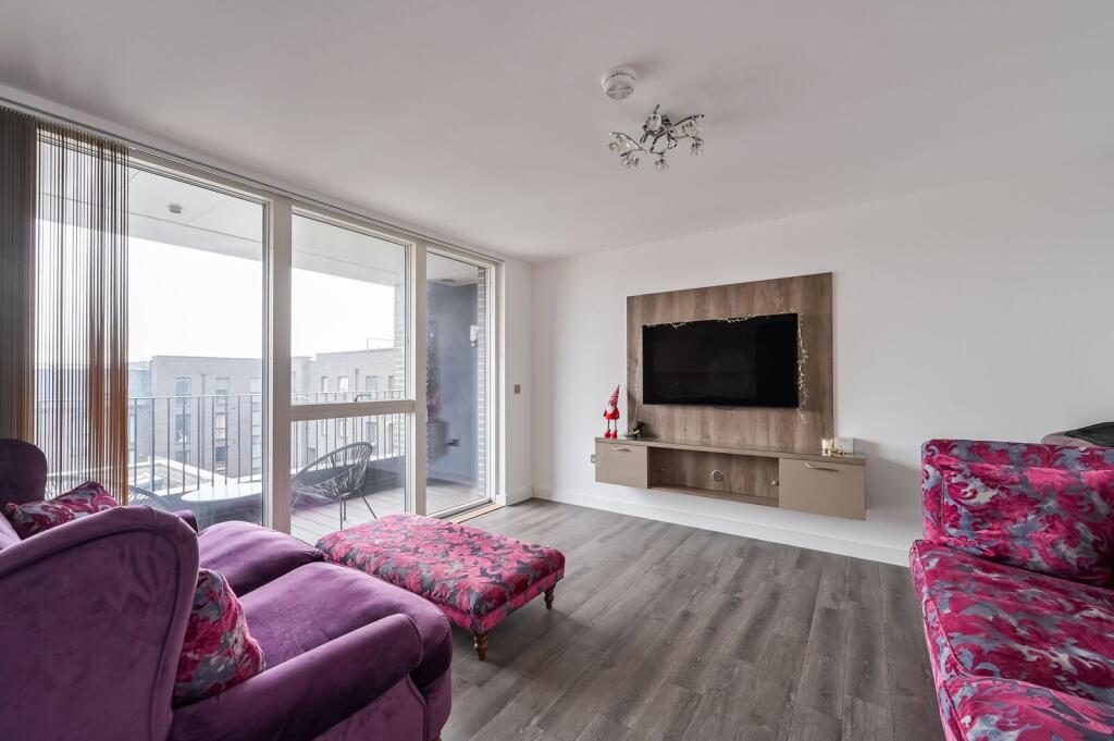 1 bed 1st Floor Flat for rent in London. From Foxtons - Stratford
