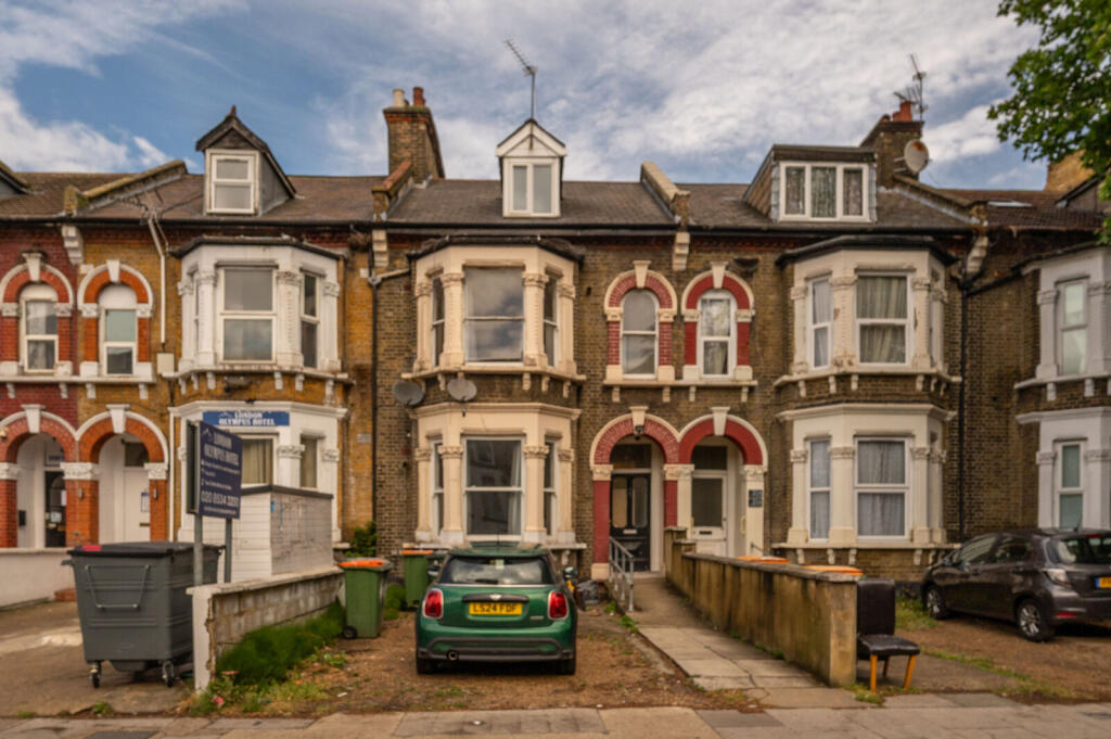 2 bed 1st Floor Flat for rent in London. From Foxtons - Stratford