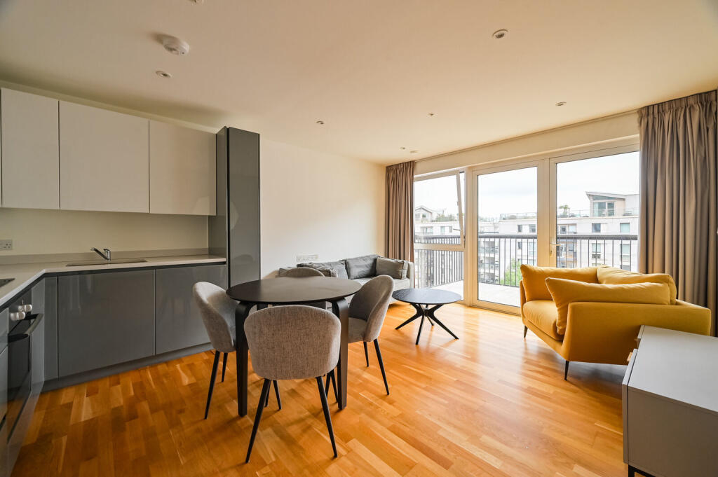 1 bed 1st Floor Flat for rent in Stratford. From Foxtons - Stratford
