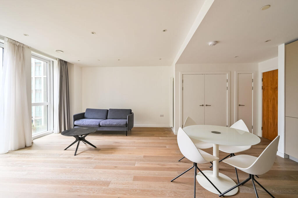 1 bed 1st Floor Flat for rent in Stratford. From Foxtons - Stratford