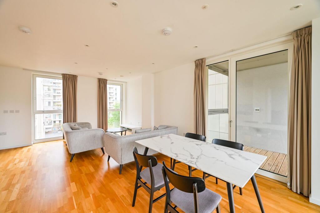 2 bed 1st Floor Flat for rent in Stratford. From Foxtons - Stratford