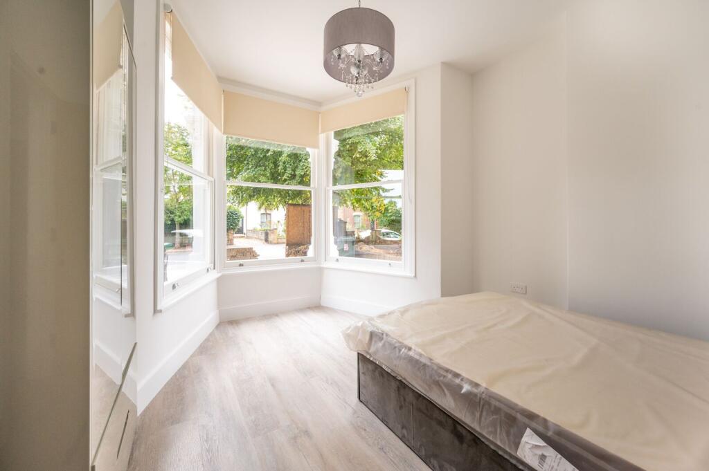3 bed 1st Floor Flat for rent in West Ham. From Foxtons - Stratford