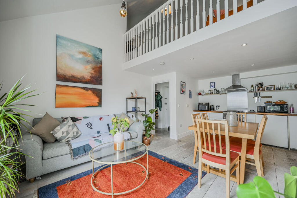 2 bed 1st Floor Flat for rent in London. From Foxtons - Stratford