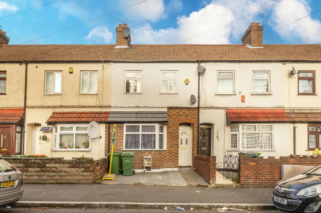 3 bed Mid Terraced House for rent in East Ham. From Foxtons - Stratford 3 bed Mid Terraced House for rent in East Ham. From Foxtons - Stratford