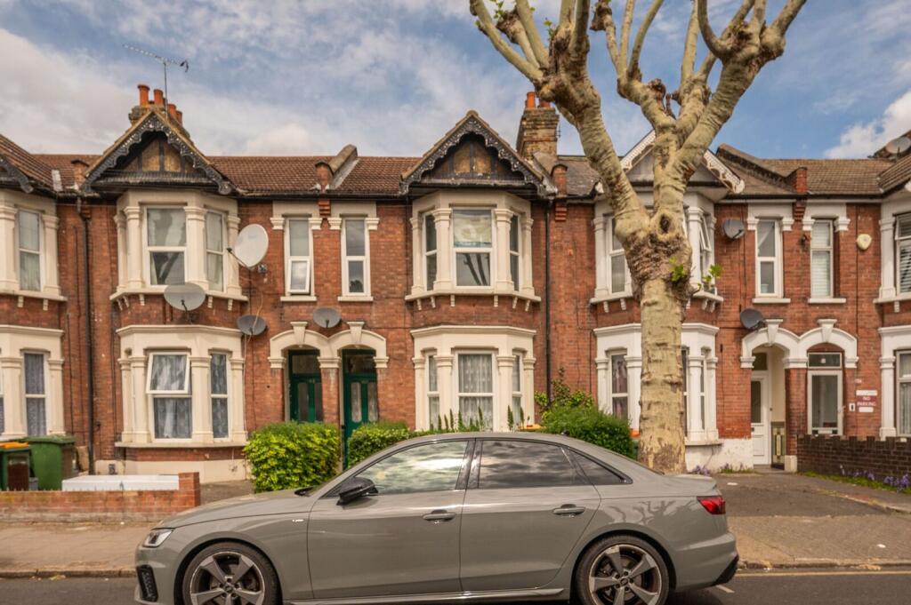 2 bed 1st Floor Flat for rent in West Ham. From Foxtons - Stratford