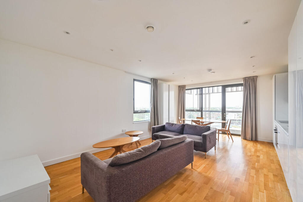 2 bed 1st Floor Flat for rent in Stratford. From Foxtons - Stratford