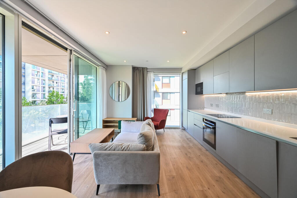 2 bed 1st Floor Flat for rent in Stratford. From Foxtons - Stratford