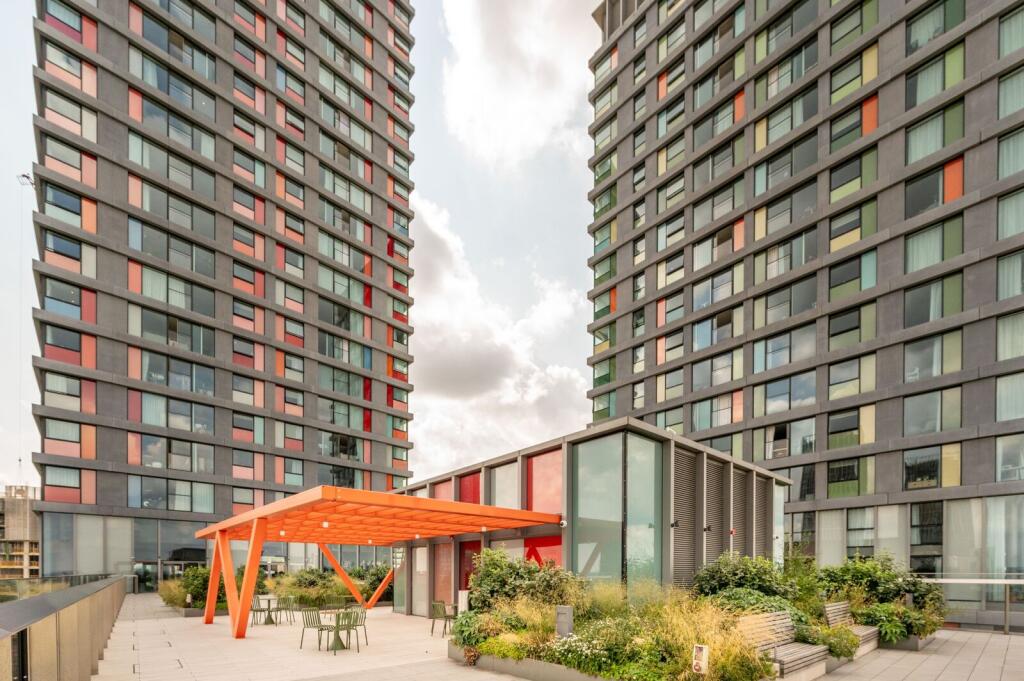 2 bed 1st Floor Flat for rent in . From Foxtons - Stratford