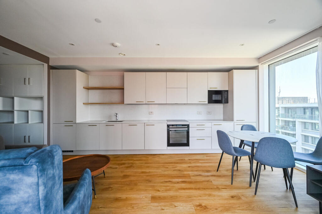 2 bed 1st Floor Flat for rent in . From Foxtons - Stratford