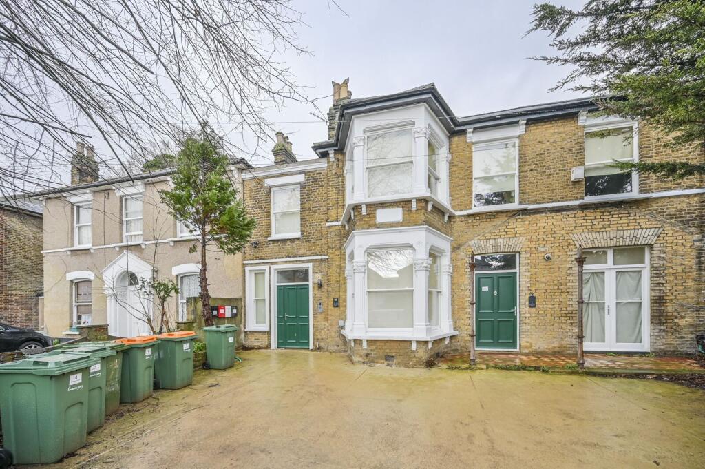 3 bed 1st Floor Flat for rent in London. From Foxtons - Stratford