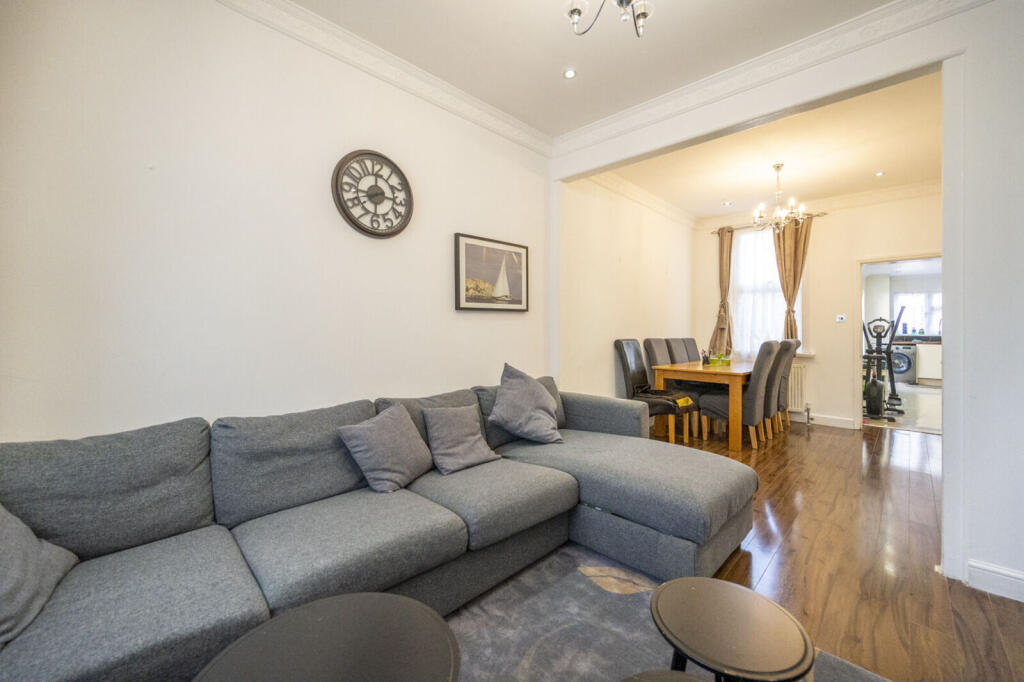 3 bed Mid Terraced House for rent in London. From Foxtons - Stratford