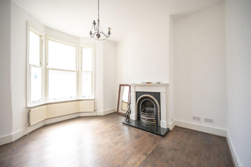 1 bed 1st Floor Flat for rent in Stratford. From Foxtons - Stratford