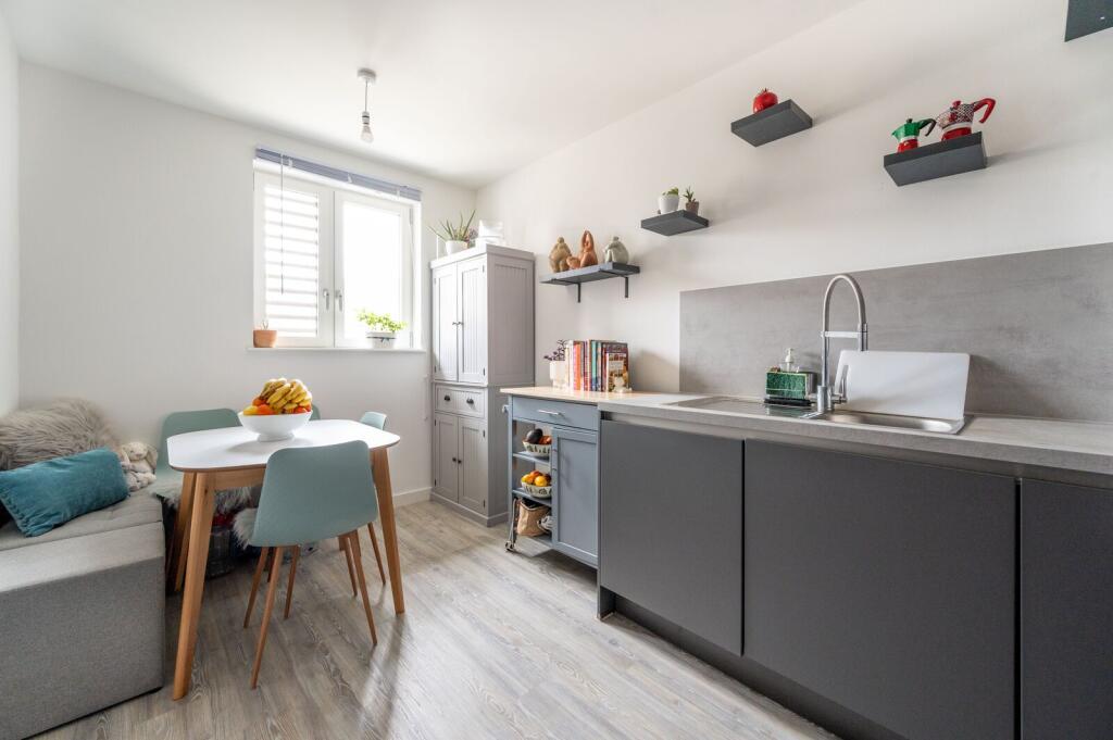 2 bed 1st Floor Flat for rent in East Ham. From Foxtons - Stratford