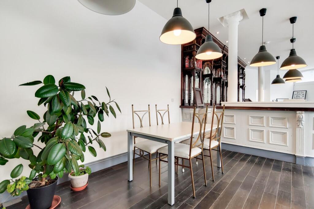 3 bed 1st Floor Flat for rent in London. From Foxtons - Stratford