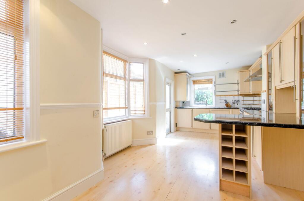 4 bed Detached for rent in London. From Foxtons - Stratford 4 bed Detached for rent in London. From Foxtons - Stratford