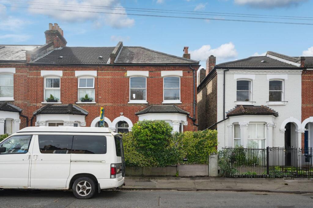 4 bed Detached for rent in London. From Foxtons - Streatham
