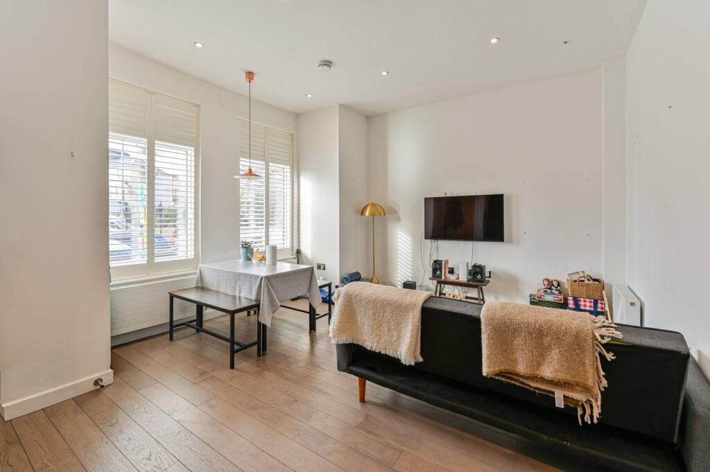 2 bed Annexe for rent in Streatham. From Foxtons - Streatham