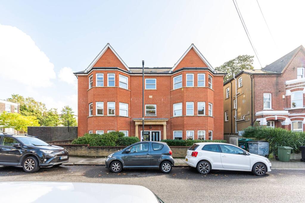 2 bed 1st Floor Flat for rent in Streatham. From Foxtons - Streatham