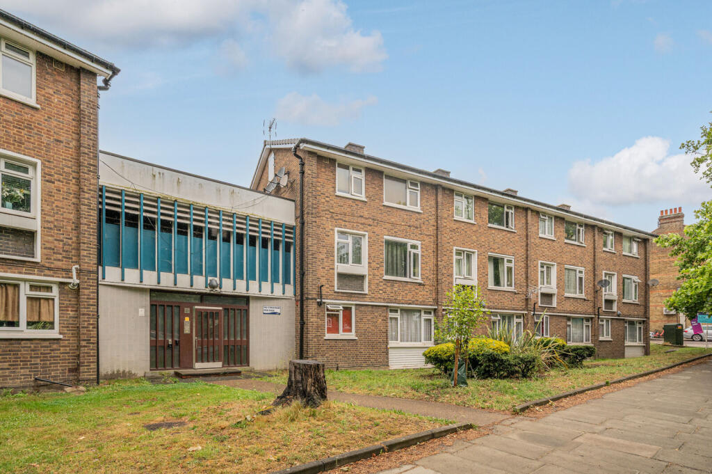 3 bed 1st Floor Flat for rent in Streatham. From Foxtons - Streatham