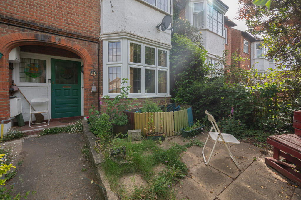 2 bed 1st Floor Flat for rent in Streatham. From Foxtons - Streatham