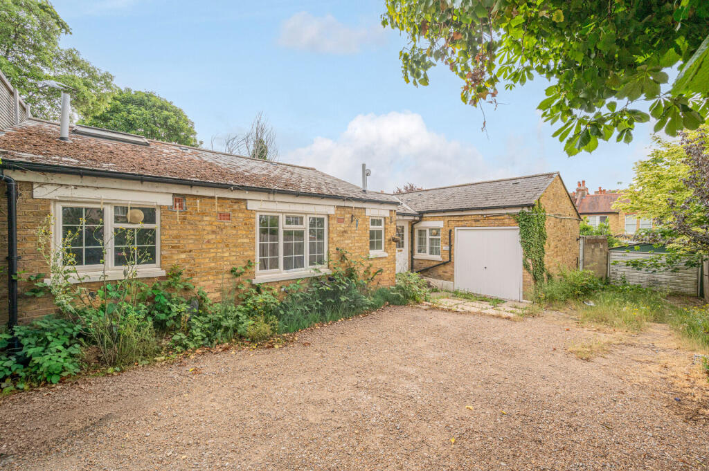 4 bed Bungalow for rent in Streatham. From Foxtons - Streatham