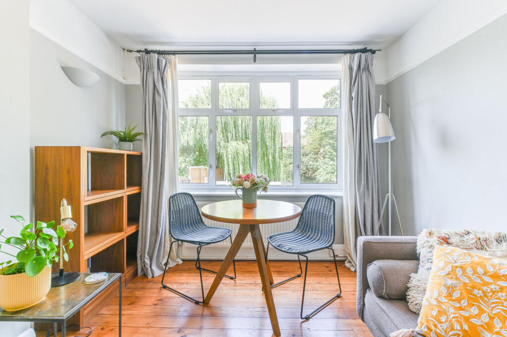 1 bed 1st Floor Flat for rent in London. From Foxtons - Streatham
