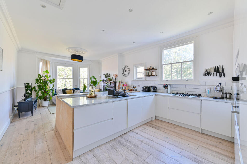 3 bed Annexe for rent in London. From Foxtons - Streatham