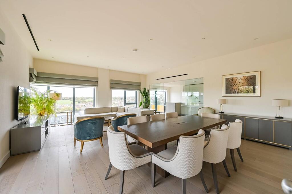 5 bed 1st Floor Flat for rent in London. From Foxtons - Temple Fortune